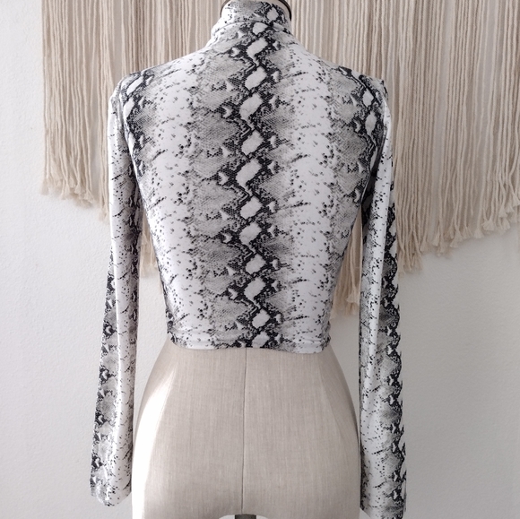 Crop top - Picture 2 of 8